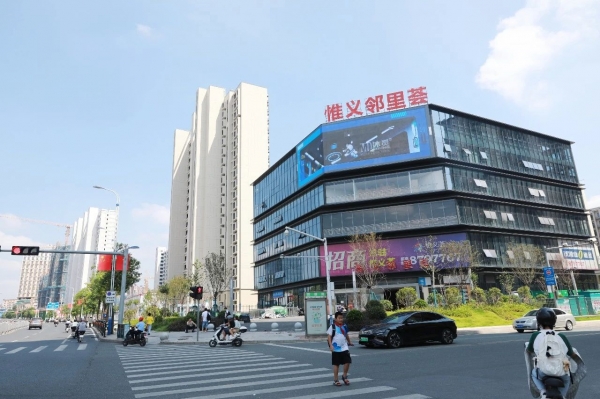 何黨生調(diào)研集團(tuán)重點(diǎn)項(xiàng)目建設(shè)——惟義鄰里中心項(xiàng)目進(jìn)入收尾階段